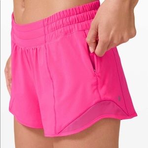 EUC 🍋 Lululemon Hotty Hot Shorts: Long 4” in Hot Pink